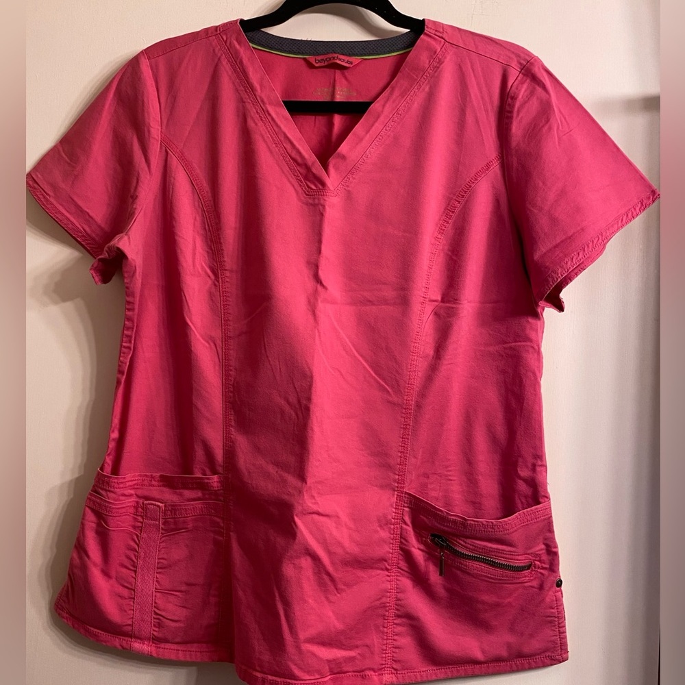Pink Beyond Scrubs Women’s Medical Short Sleeve Top Size Large